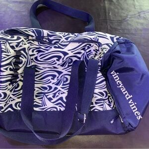VINEYARD VINES Target Whale Line Weekender Duffel Bag in Navy